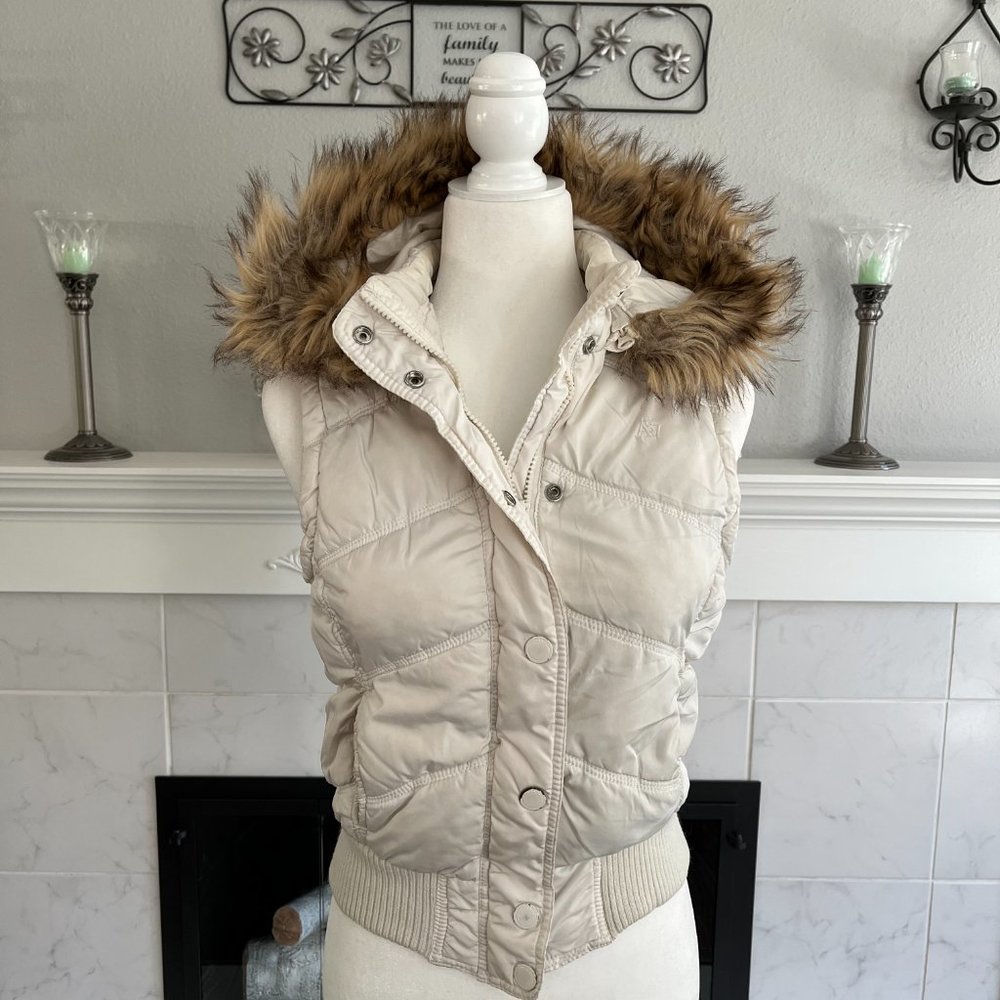 Aeropostale Womens Puffer Vest with Fur Trim Hood Blue Plaid inside